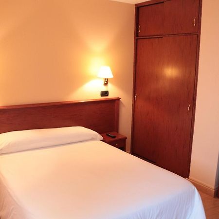 א-קורוניה Hotel Maycar מראה חיצוני תמונה