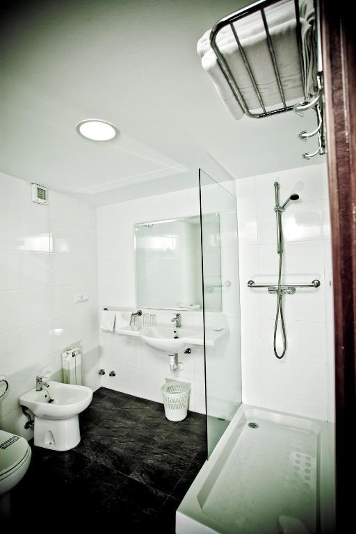 א-קורוניה Hotel Maycar מראה חיצוני תמונה