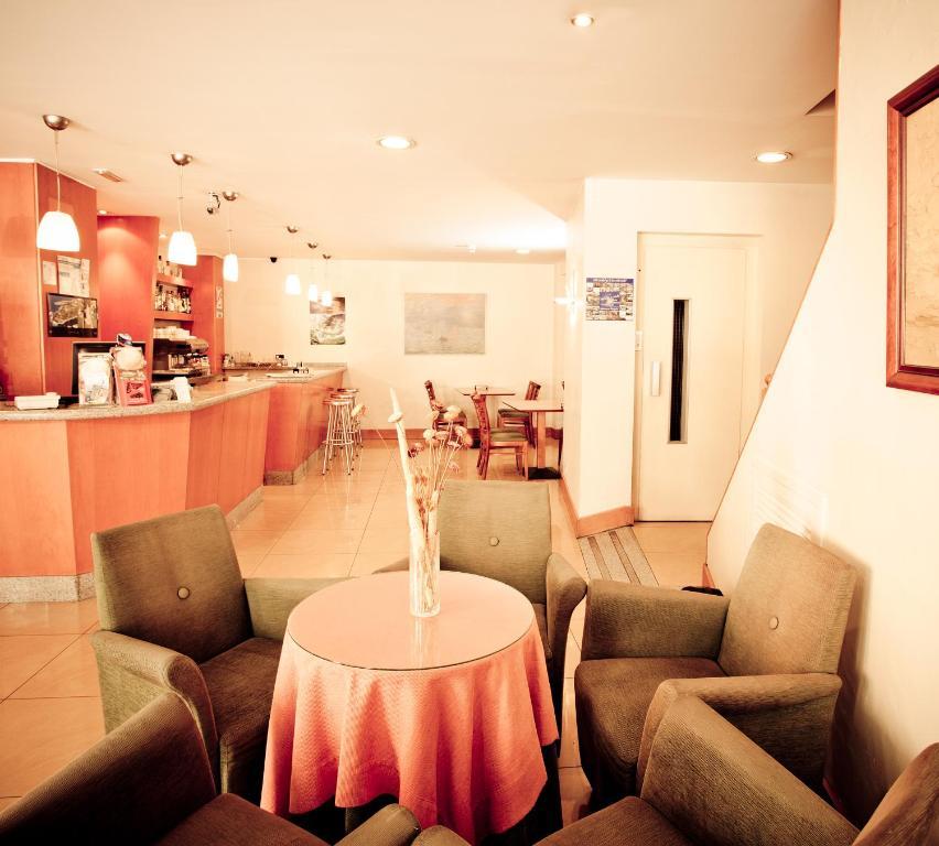 א-קורוניה Hotel Maycar מראה חיצוני תמונה
