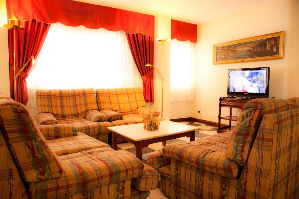 א-קורוניה Hotel Maycar מראה חיצוני תמונה