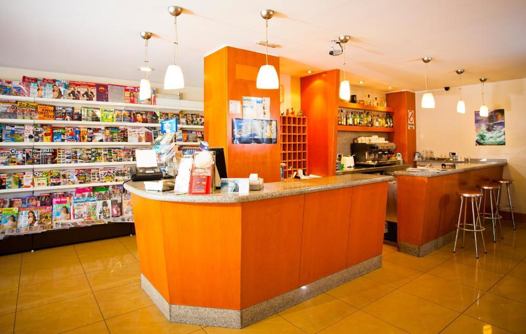 א-קורוניה Hotel Maycar מראה חיצוני תמונה
