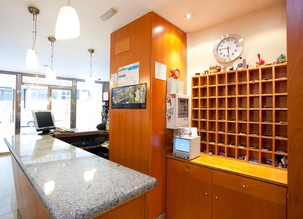א-קורוניה Hotel Maycar מראה חיצוני תמונה