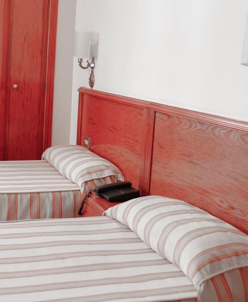 א-קורוניה Hotel Maycar מראה חיצוני תמונה