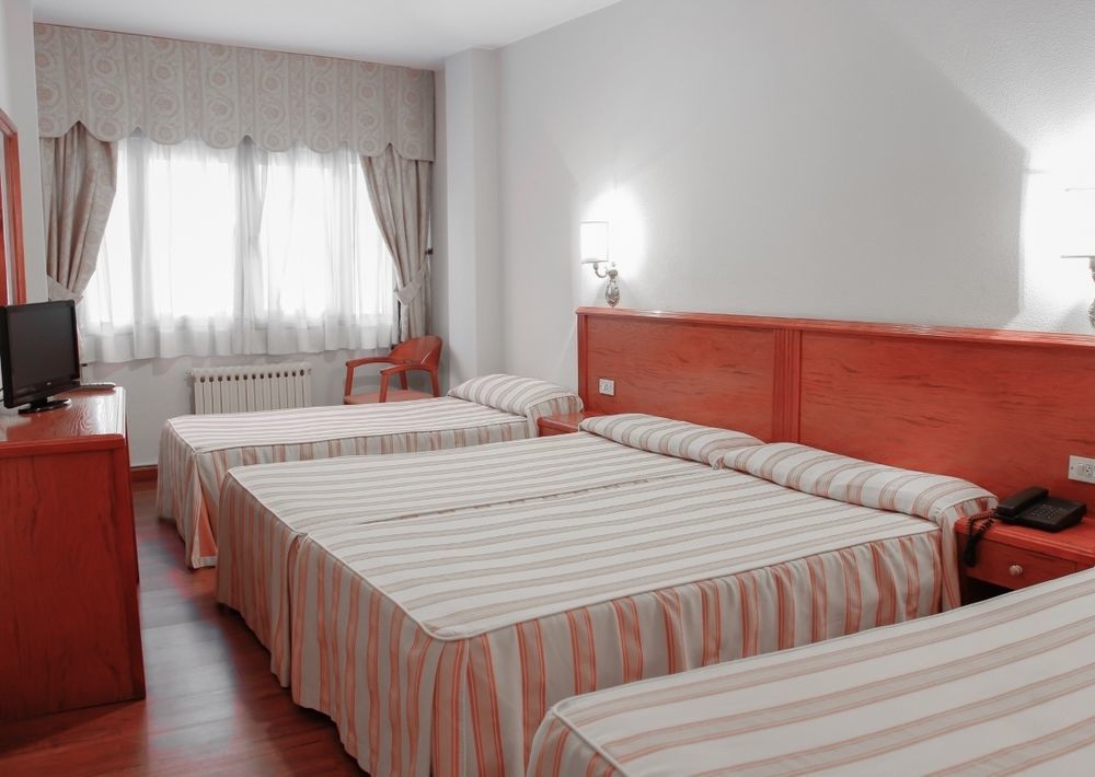 א-קורוניה Hotel Maycar מראה חיצוני תמונה