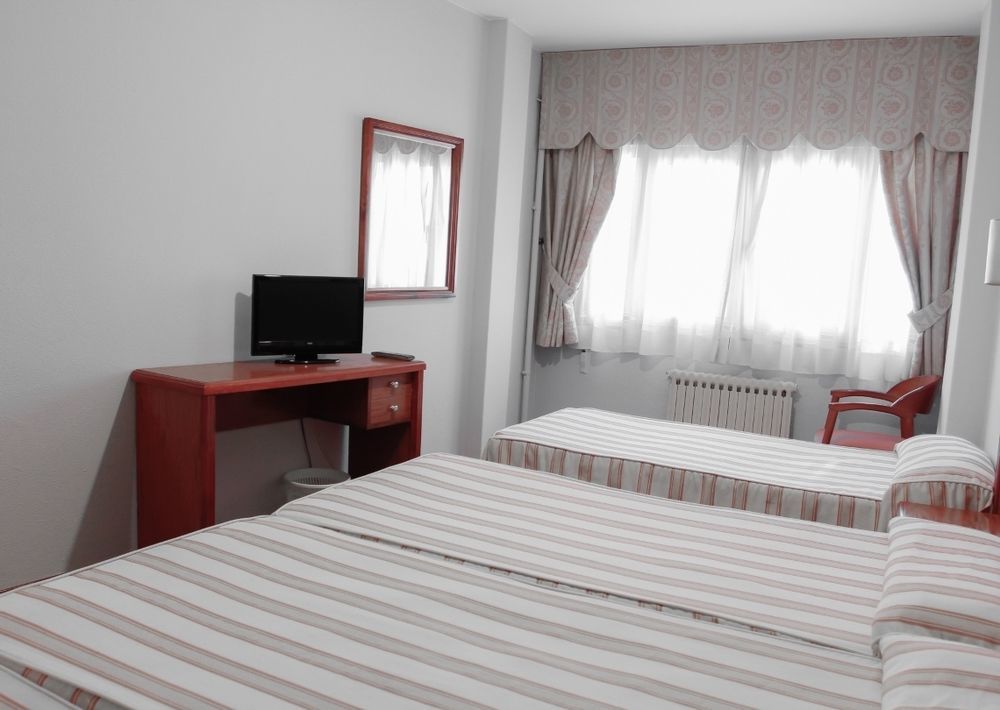 א-קורוניה Hotel Maycar מראה חיצוני תמונה
