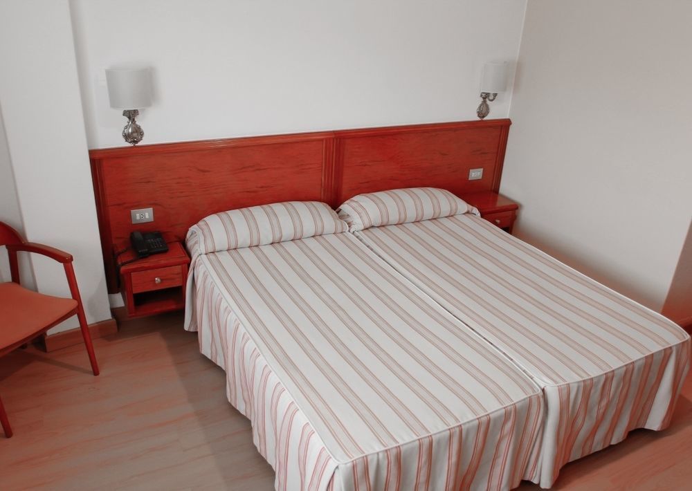 א-קורוניה Hotel Maycar מראה חיצוני תמונה
